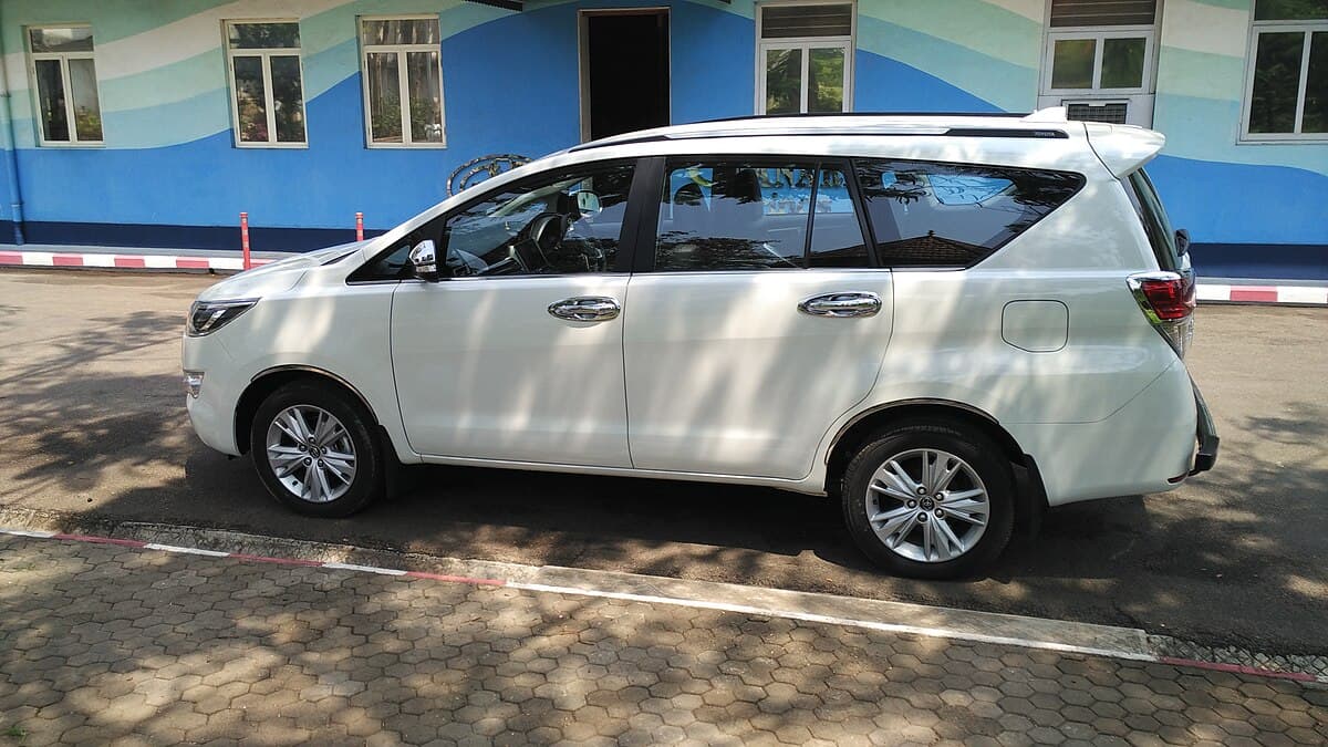 Car Rental - Toyota Innova